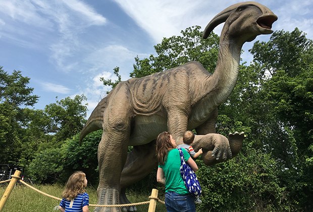 park with dinosaurs near me