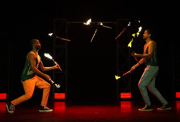 Circus Abyssinia: Fire toss