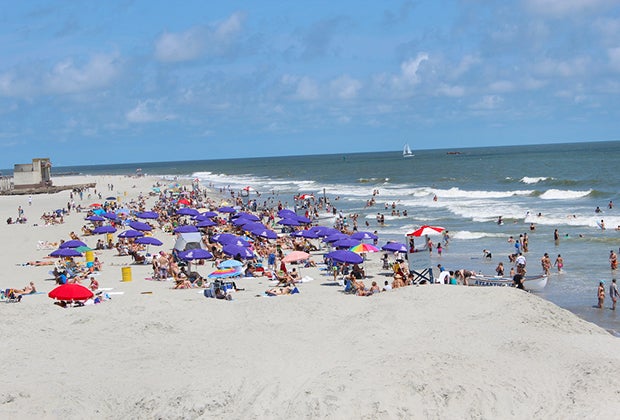Wide view of the free beaches in Atlantic City, New Jersey