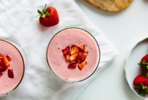 25 Healthy Breakfast Ideas for Kids: Strawberry Banana Smoothie