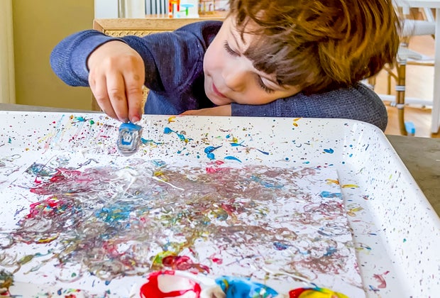 Driedel crafts for kids, spin art made with a dreidel, Hanukah