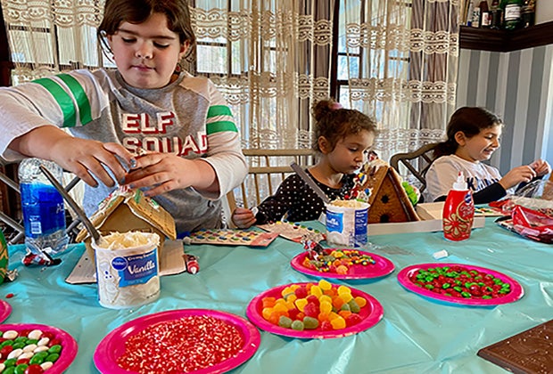 Christmas Activities and Christmas Crafts for Kids: Gingerbread houses