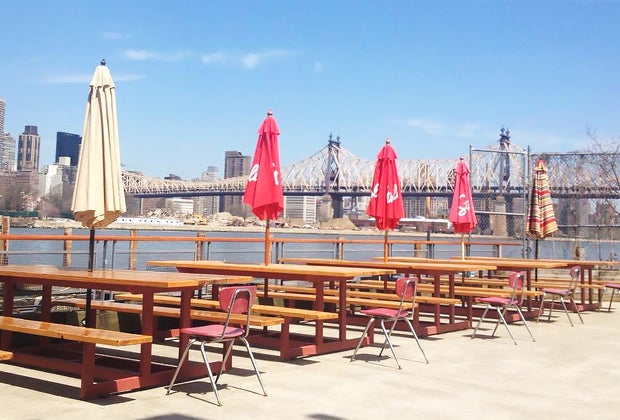Outdoor restaurants in Queens: Tables to accommodate families overlook the water at Anable Basin