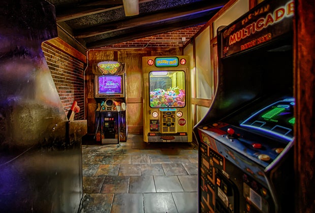 Varner’s Restaurant and TavernL Atlanta Kids eat free