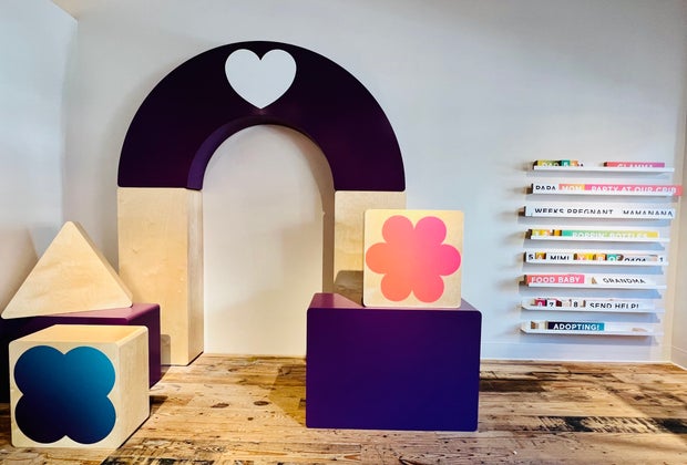 Babylist showroom in Beverly Hills: photo ops for pregnancy announcements