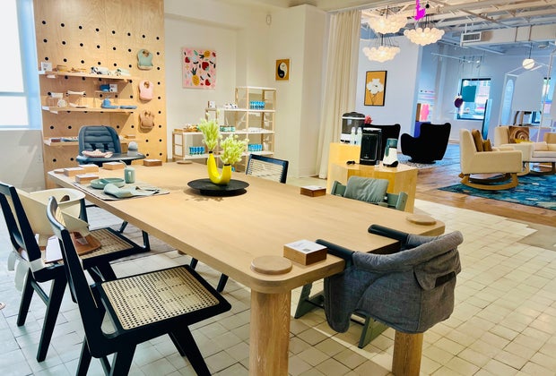 Babylist showroom in Beverly Hills: see and test baby products in a dining room
