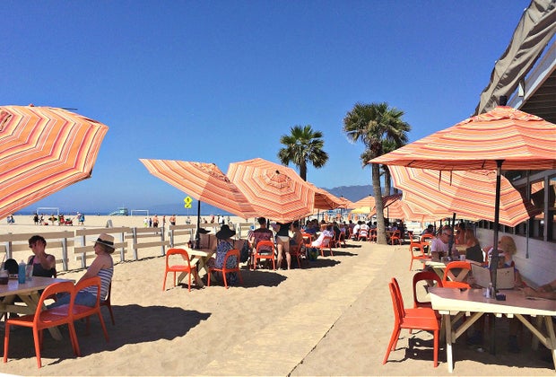 LA Restaurants with Outdoor Dining for Kids: Back on the Beach