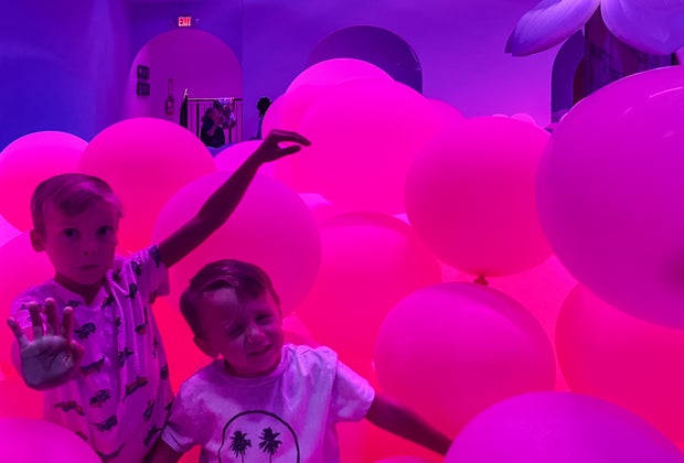 Bubble World: float through pink balloons in an immersive La experience