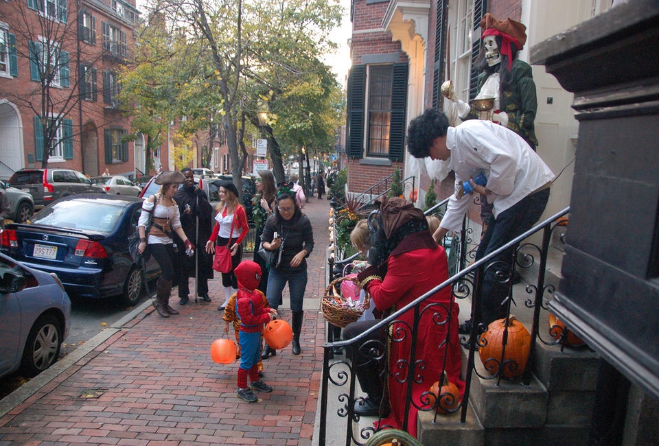Beacon Hill is a great Boston neighborhood for trick or treating on Halloween 2025. Photo by Chris Devers/CC BY 2.0