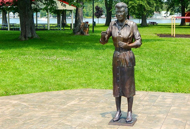 Roadside attractions near NYC: Scary Lucyr