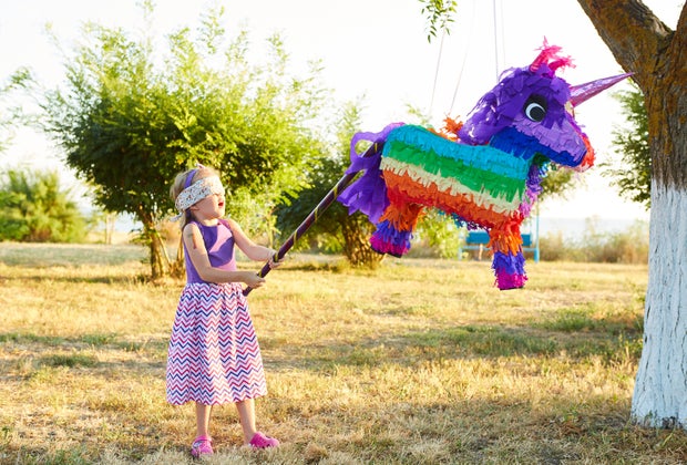 Kids' birthday parties: piñata in a park