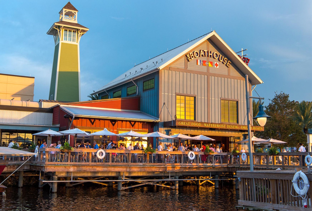 Dockside dining. The Boathouse