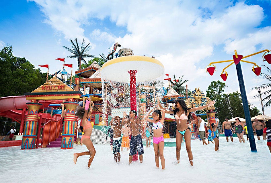 11 Top Hotels with Outdoor Water Parks for Families with Kids The outdoor water park at Camelback Resort in the Poconos is all about the kids.