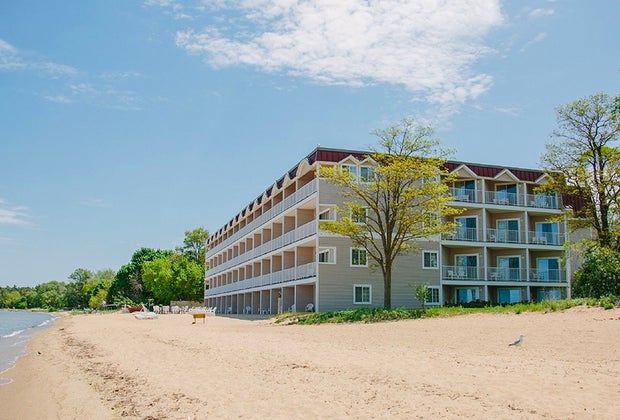 Lake Resorts in the Midwest for Family Summer Getaways: The Bayshore Resort