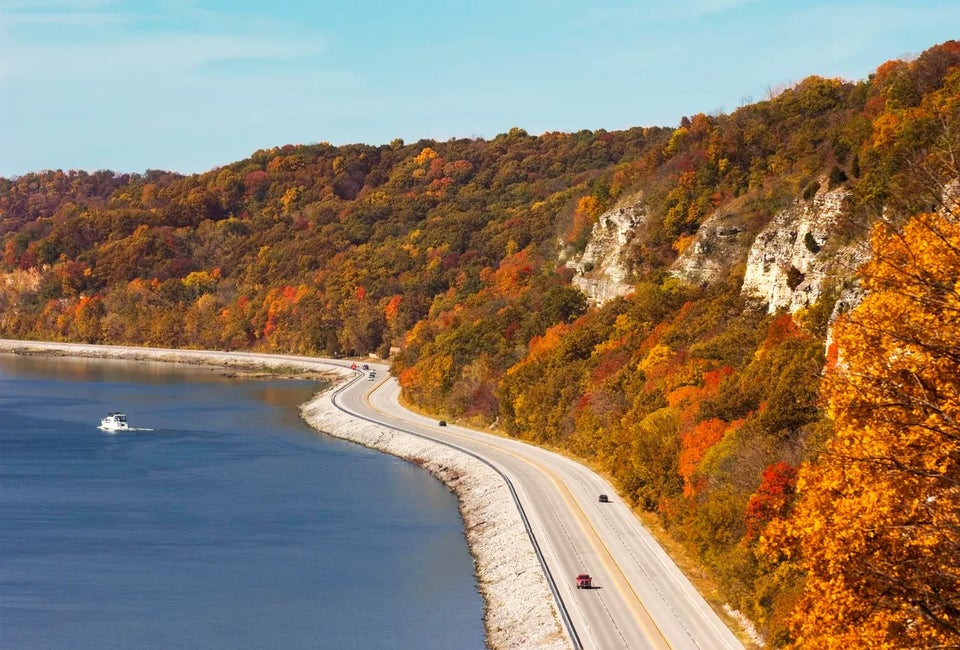 These towns near Chicago have some of the best fall colors in the Midwest. Photo courtesy of Illinois.gov