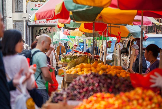 Things to do in NYC: Street market in Chinatown
