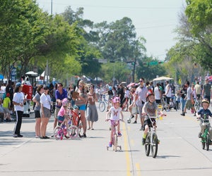 Families and friends are invited to hit the streets of Houston to mix and mingle with other community members at Cigna Sunday Streets. Photo courtesy of the City of Houston.