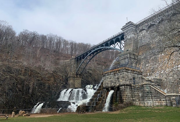 Croton Gorge Waterfall wide shot