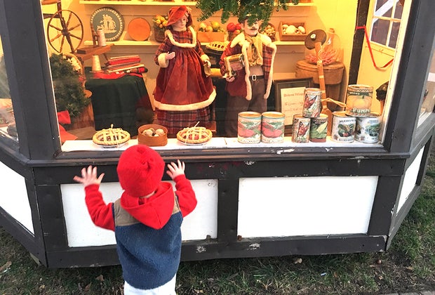 New Jersey Christmas towns: Dickens Village