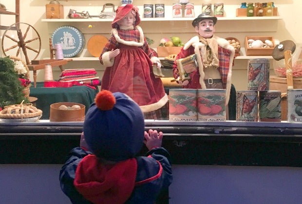 Mini Dickens Village Opens in Maplewood for Holidays