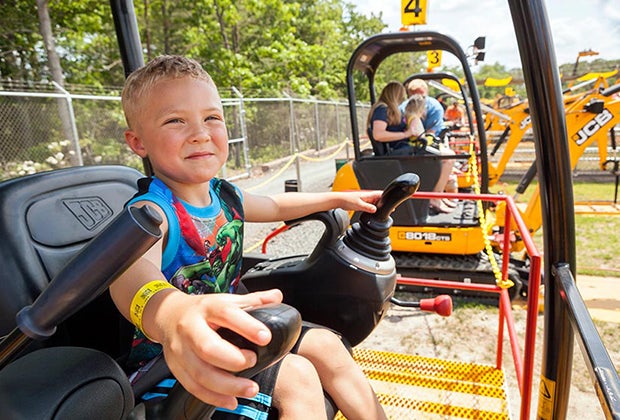 Guide to Diggerland USA: A Construction Theme Park for Kids & Families