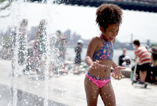 Play fountains and splash pads in NYC Domino Park