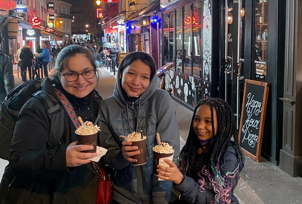 Drink chocolate chaude with kids in Paris
