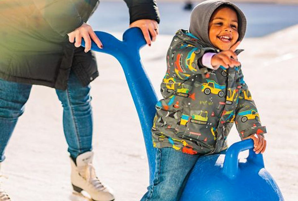 Best Outdoor Ice Skating Rinks in Boston for Kids and Families Winter fun awaits at the best outdoor skating rinks in Boston for kids and families!