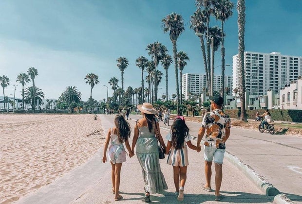 Stroll on the beach in Santa Monica