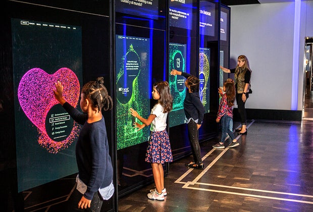 Empire State Buildin with Kids: Interactive displays