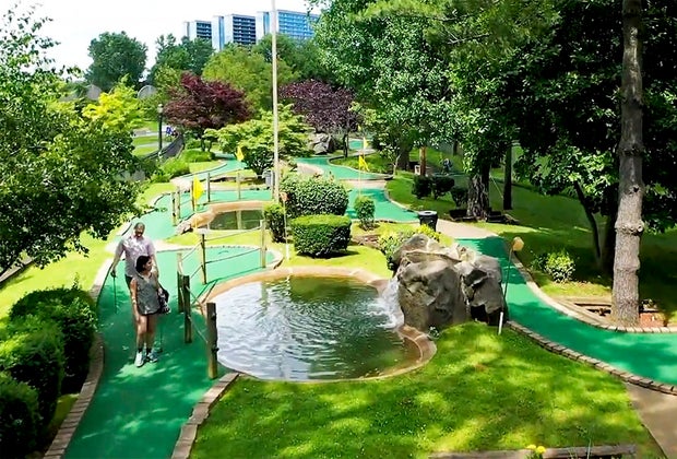 Mini golf in NYC Flushing Meadows Golf Center