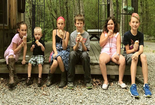 Image of kids eating ice cream - Restaurants Where Kids Can Play