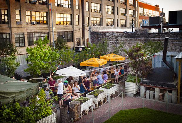 Outdoor dining in NYC: Roberta's