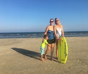 Family fun at Stewart Beach in Galveston. Photo by Carrie Taylor/Mommy Poppins