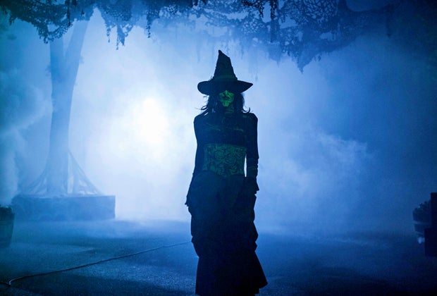 Haunted Houses, Horror Nights, Scary Farms, and More for Los Angeles Teens: Knotts Scary Farm