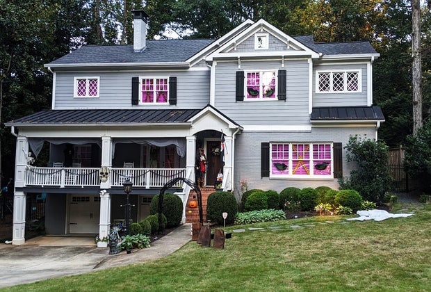 Glennwood Estates features "killer" Halloween houses