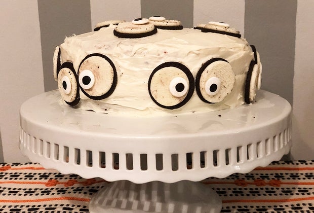 Halloween Activities for Kids: Easy Eyeball Cake