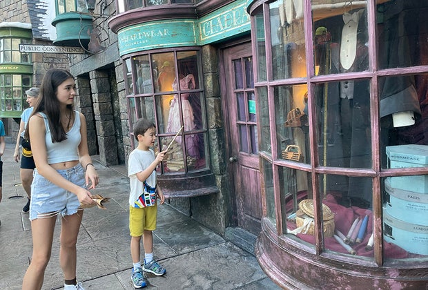 Diagon Alley Visiting Wizarding World of Harry Potter in Orlando: Tips For a Magical Experience Status message