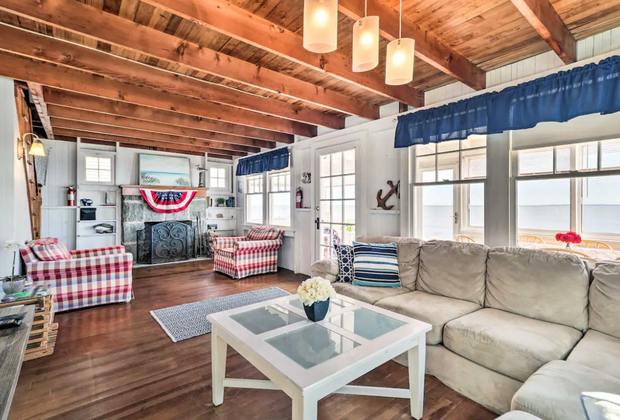 Hawk's Nest cozy beach front cottage in Old Lyme, Connecticut.