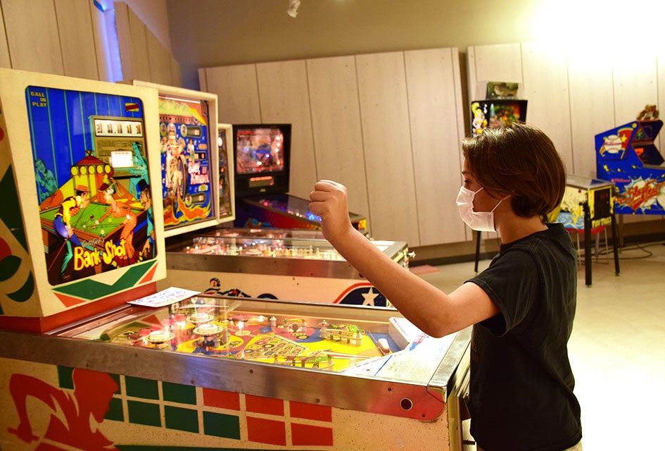 High Score Pinball Brings Old-School Fun to Bay Shore Rows and rows of pinball machines await at the newly opened High Score Pinball in the Westfield South Shore Mall.