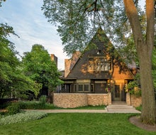 Frank Lloyd Wright's home and office in Oak Park, Illinois. Photo by James Caulfield courtesy of Choose Chicago