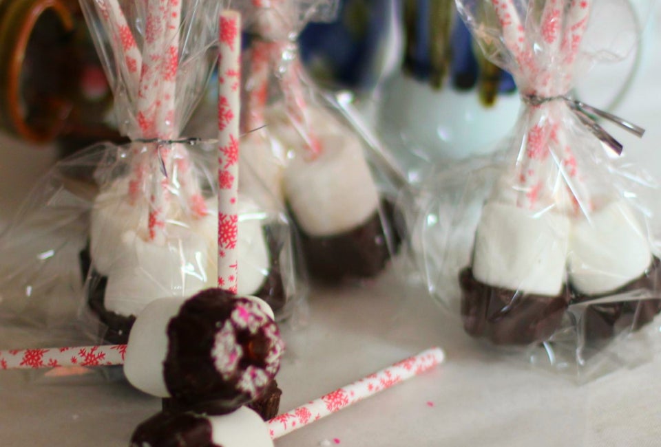 Easy Hot Chocolate on a Stick Recipe These desserts are giftable!