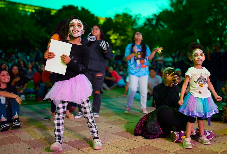 Halloween Weekend 2024 in Houston: Trick-or-Treat and More Things To Do with Kids Día de los Muertos at Discovery Green. Event photo courtesy of the Discovery Green