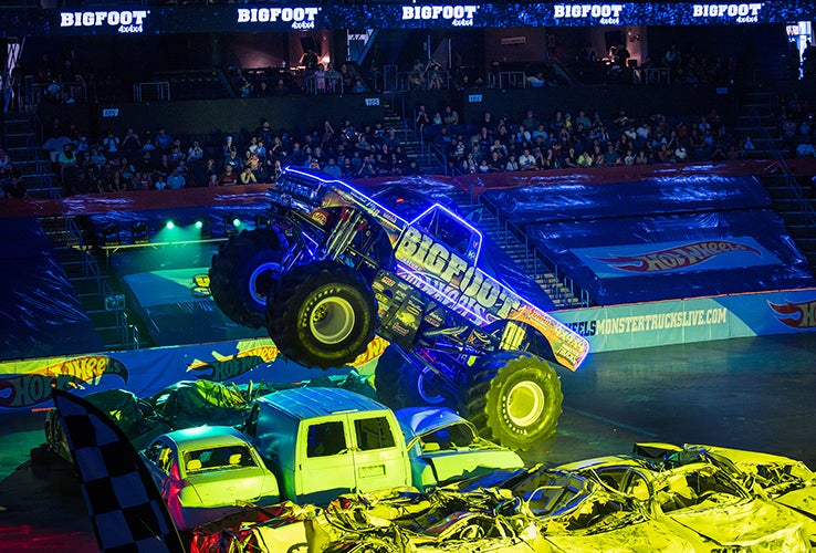 Hot Wheels Monster Trucks Live Glow-N-Fire Long Beach Arena