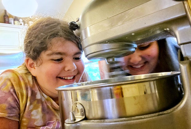 No-Bake Easy Dessert Recipes: Kids watch as dessert makes itself