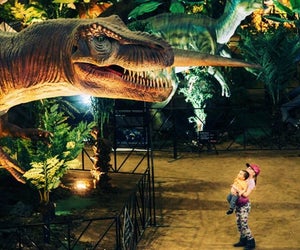 Kids get up close and personal with animatronic dinosaurs at Jurassic Quest. Photo courtesy of Jurassic Quest.h