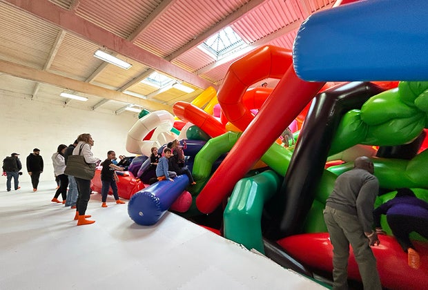 Pop-up Immersive Art Installation Inspired by Jeff Koons