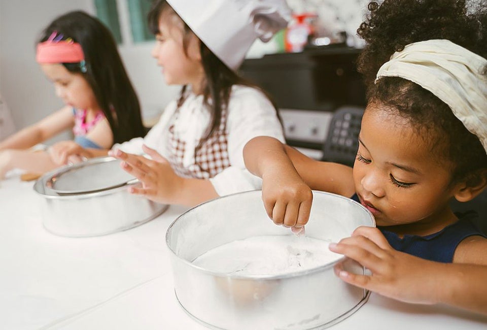 Cooking Classes for Kids in Los Angeles Bake up something tasty. Photo courtesy of Canva