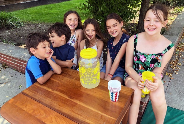 lemonade stand with friends beats boredom back