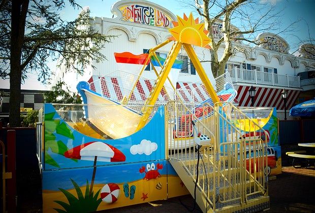 Adventureland Expansion: New Junior Pirate Ship